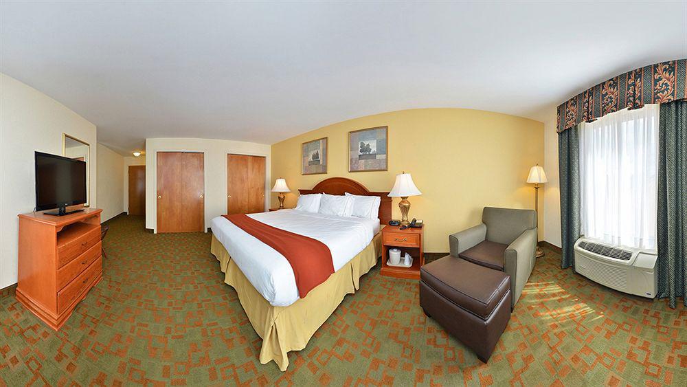 Holiday Inn Express Hotel & Suites Petersburg/Dinwiddie By Ihg Exterior photo