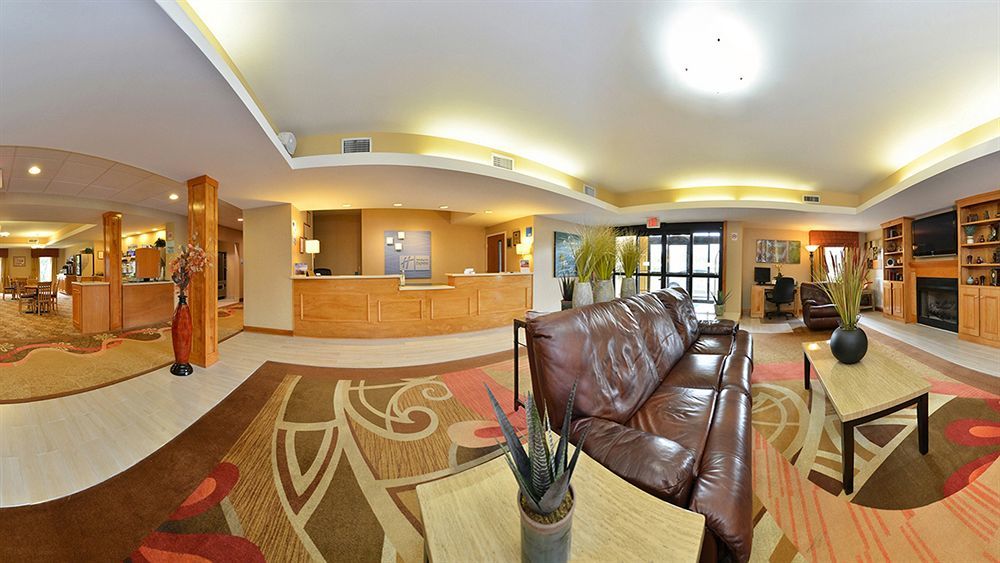 Holiday Inn Express Hotel & Suites Petersburg/Dinwiddie By Ihg Exterior photo