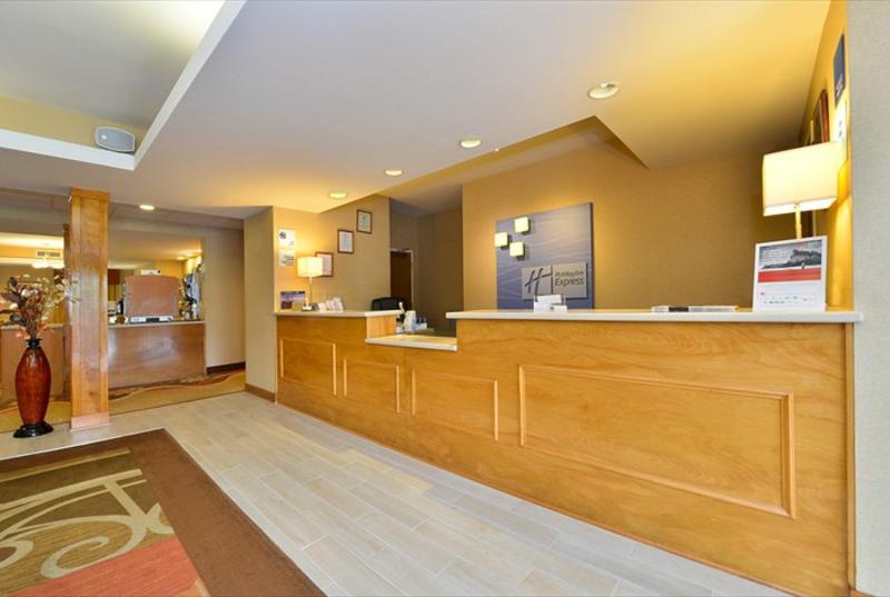Holiday Inn Express Hotel & Suites Petersburg/Dinwiddie By Ihg Exterior photo